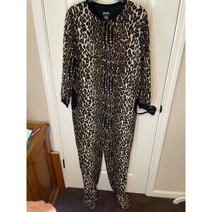 Nick and Nara one piece womens leopard  footed pajamas with pockets size large